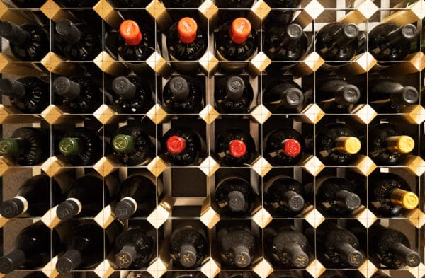 Bar à vin – Changement d’affectation d’un local de torréfaction en bar à vin – Bouteilles